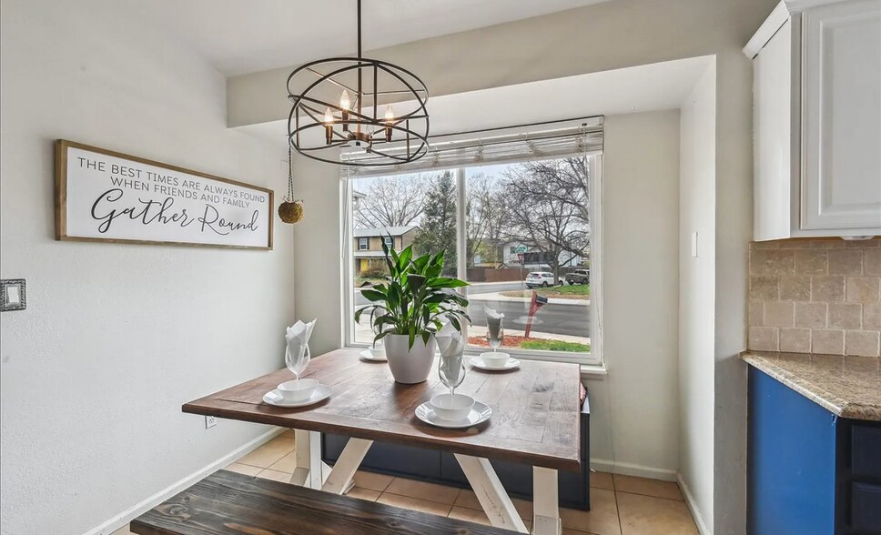 Building Photo - 646 S Joplin St