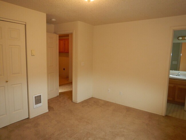 Building Photo - 3 Bedroom, 2 Bathroom North of Prineville - Fenced Back Yard - Available soon!