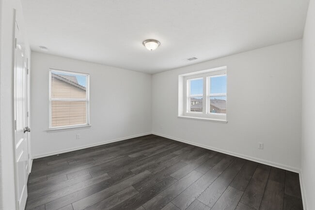 Building Photo - 2518 Boxwood Park