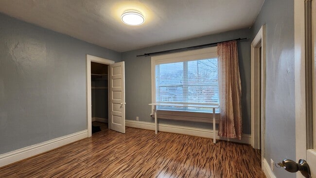 Building Photo - 513 S Brooks St