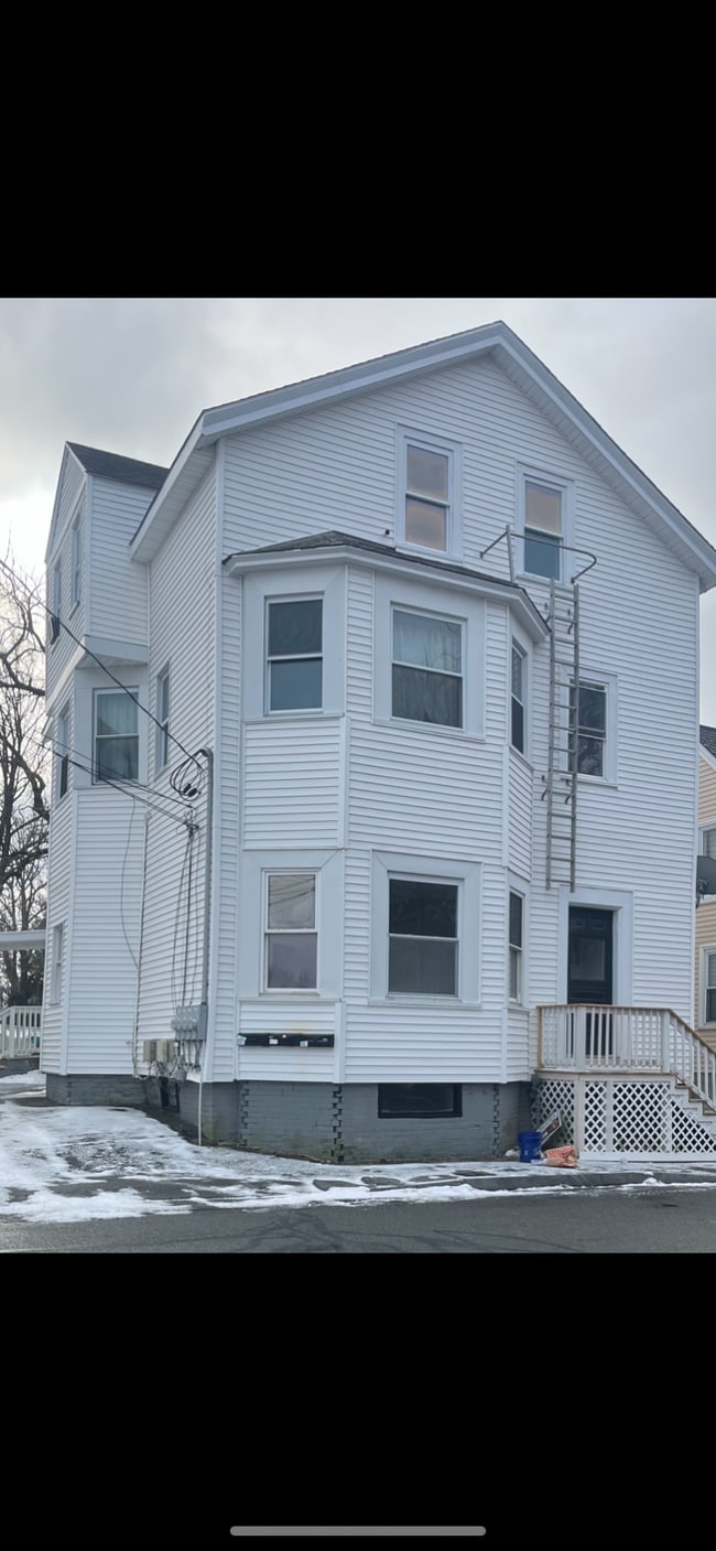 Building Photo - 54 Adams St