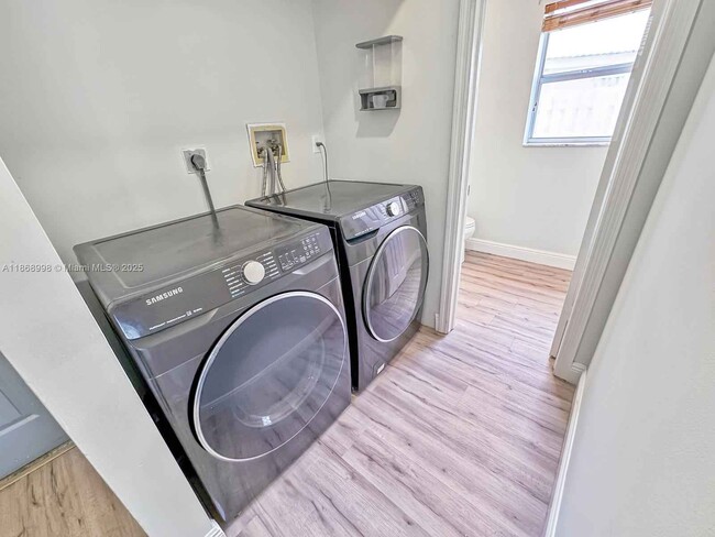 Building Photo - 1015 NW 125th Terrace