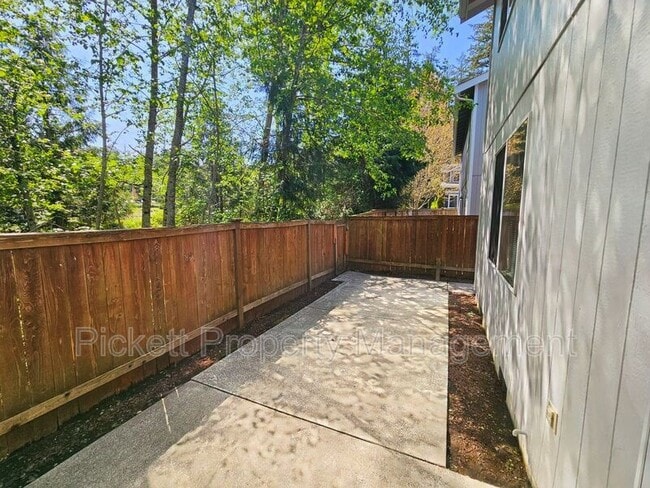 Building Photo - 5715 Gateway Ln NE