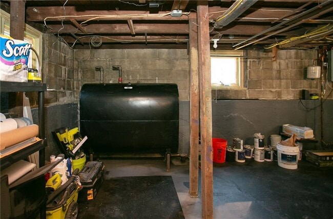 Building Photo - 5 Cherry St