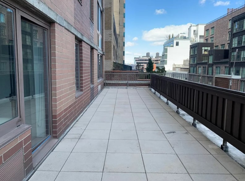 Building Photo - 520 W 43rd St