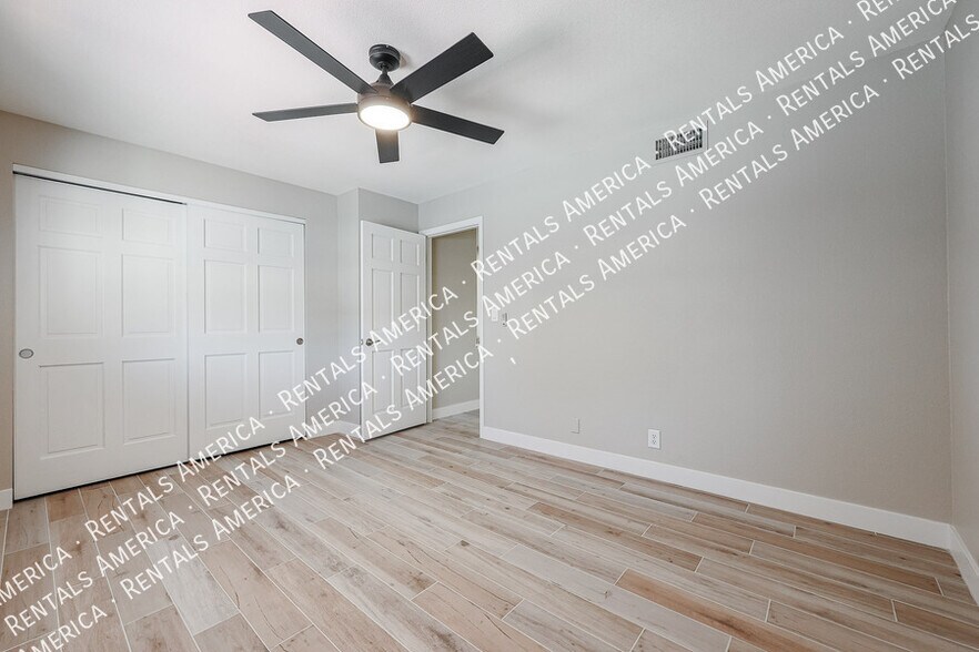 Building Photo - 2201 W Union Hills Dr