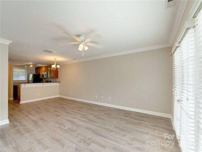 Building Photo - 1344 Green Oaks Ln