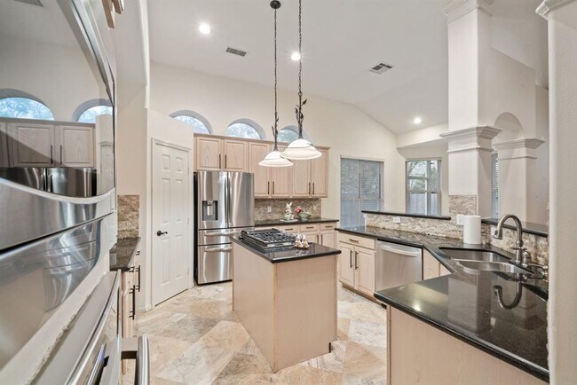 Building Photo - 6307 Shoreview Ct