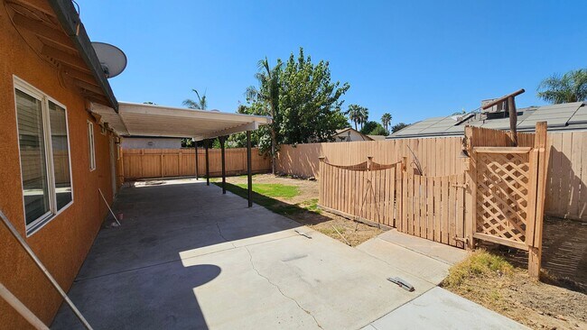 Building Photo - Newly Updated Home in SW Bakersfield
