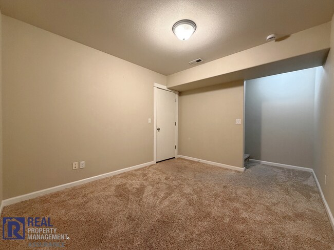 Building Photo - Bright 2-Bed, 2.5-Bath Beaverton Townhouse with Attached Garage & AC