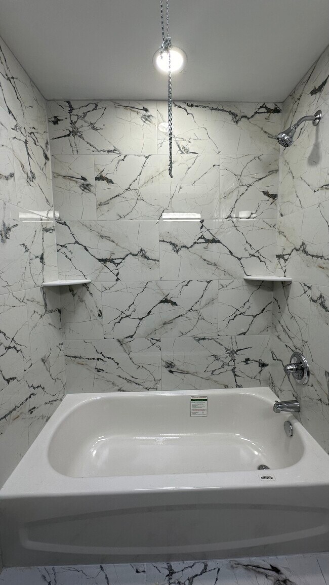 Building Photo - 5152 Crestwood Dr