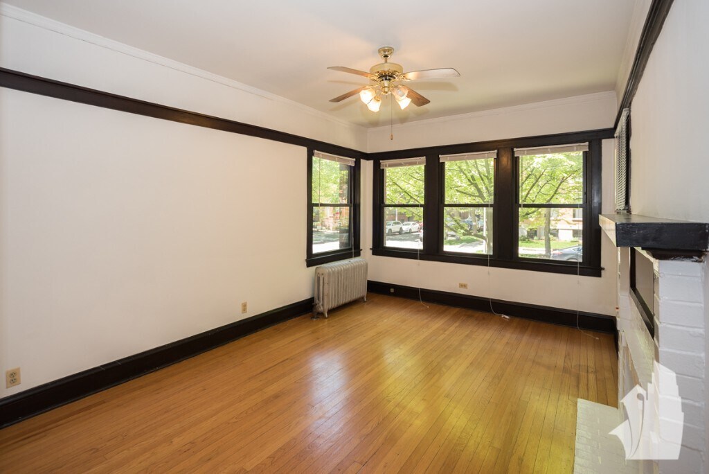 Building Photo - 1450 W Cornelia Ave