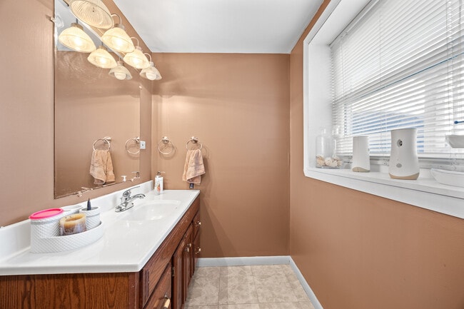 Building Photo - 12755 S Elizabeth Dr