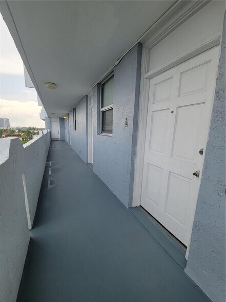Building Photo - 3703 NE 166th St