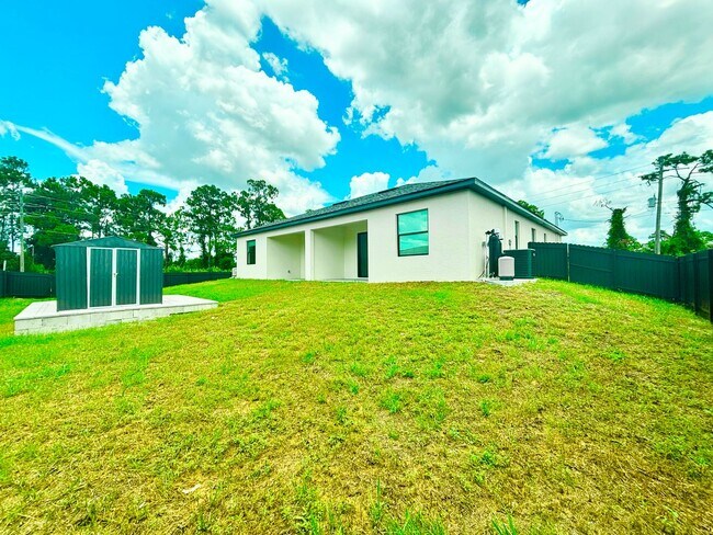 Building Photo - 4400/4402 Golfview Blvd
