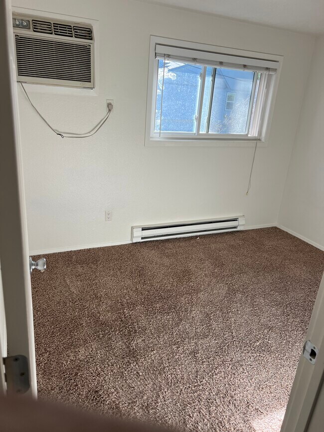 Building Photo - 1108 S Pond St