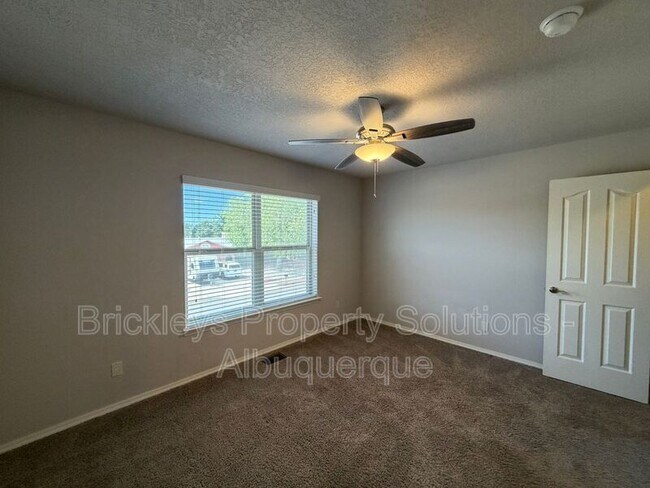 Building Photo - 7420 Tangerine Ct NE