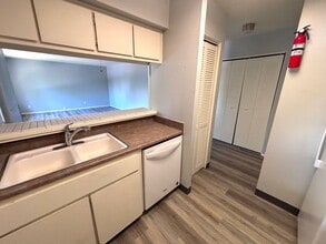 Building Photo - Charming 2-Bedroom Condo for Rent