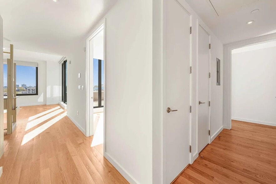 Building Photo - 123 Melrose St