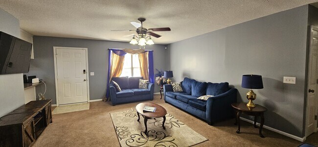 Building Photo - 312 Joe Walding Dr