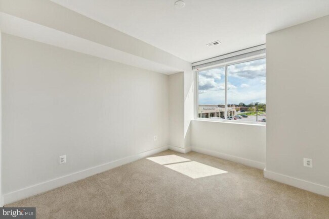 Building Photo - 19520 Village Walk Dr