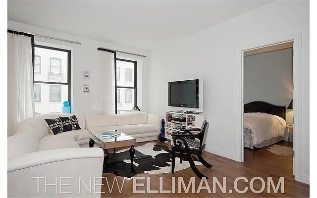 Building Photo - 225 Fifth Avenue