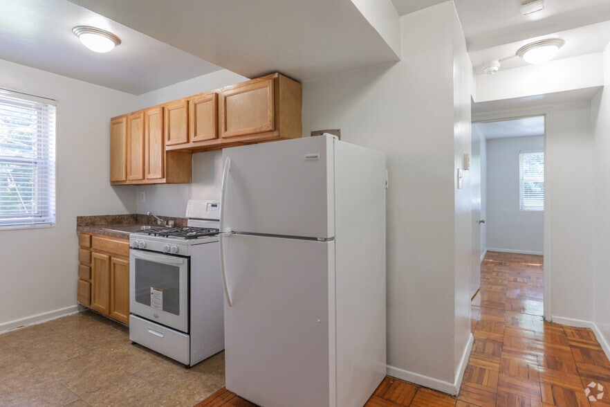 2BR, 1BA - 761 SF - Northwood Gardens