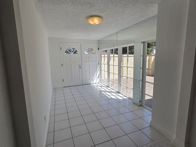 Building Photo - 14671 Kimberly Cir