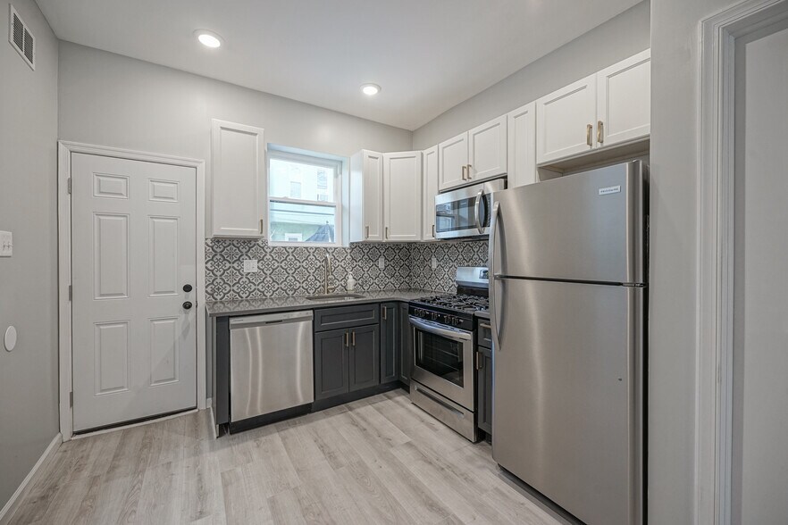 Building Photo - 1315 S 30th St