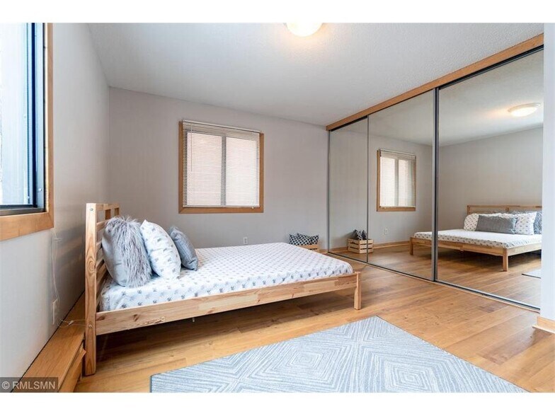 Building Photo - 2532 1st Ave S