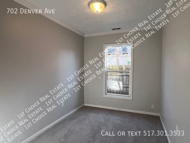 Building Photo - 3-BDR 1-BTH House with New Kitchen & New C...