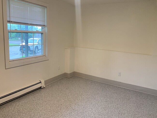 Building Photo - Spacious 3-Bedroom Apartment Near UVM with Private Entrance & Parking