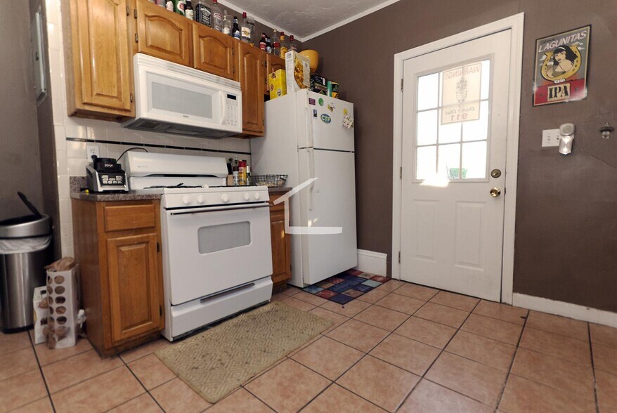 Building Photo - 86 Linden St