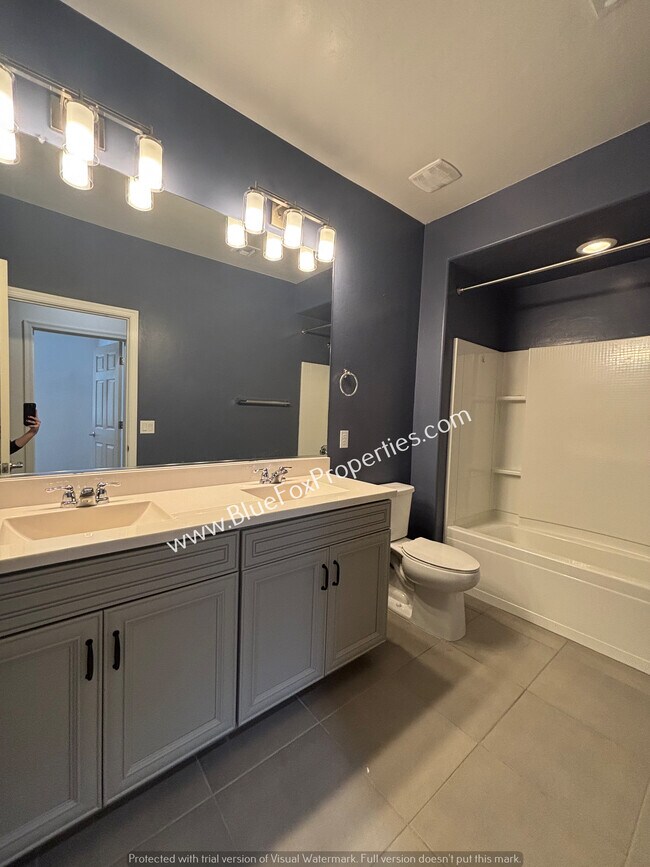 Building Photo - 13384 E Knipe Pl