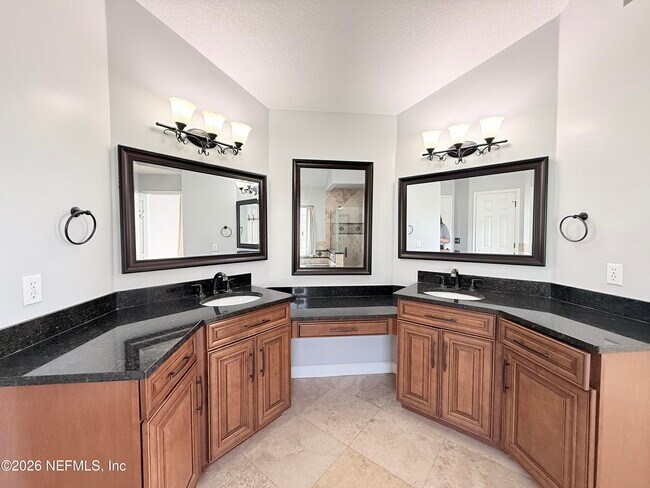 Building Photo - 11411 Kingsley Manor Way