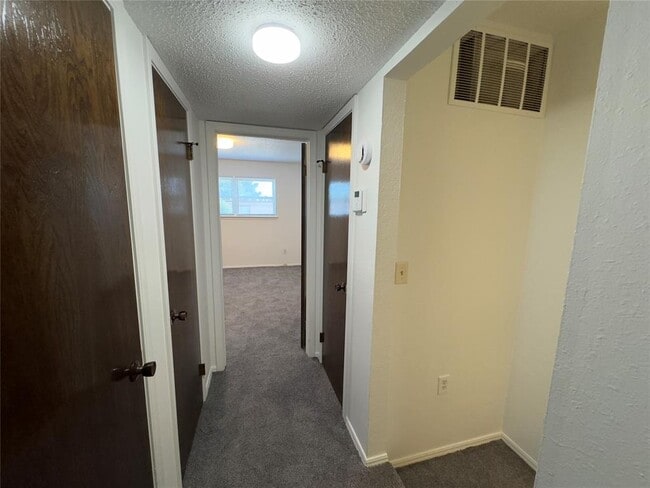 Building Photo - 3325 Brookhollow Ct