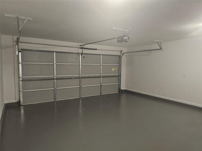 Building Photo - 175 Sawmill Ct N