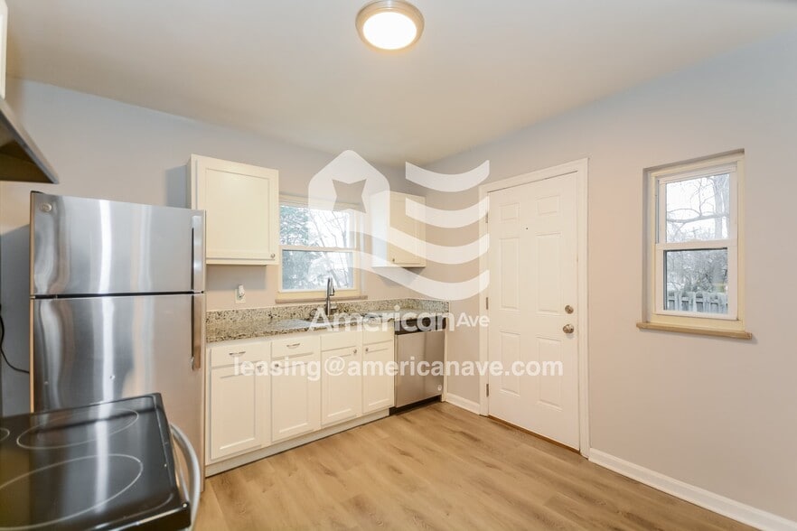 Building Photo - 3908 Grand Ave