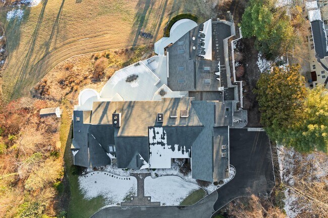 Building Photo - 19 Mallard Dr