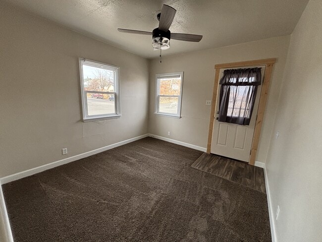 Building Photo - 124 7th St