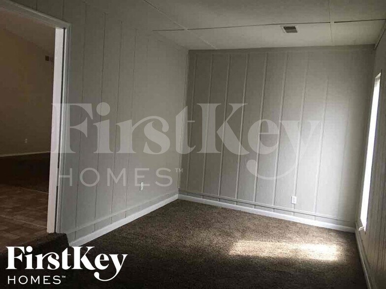 Building Photo - 5749 Jardin Pl