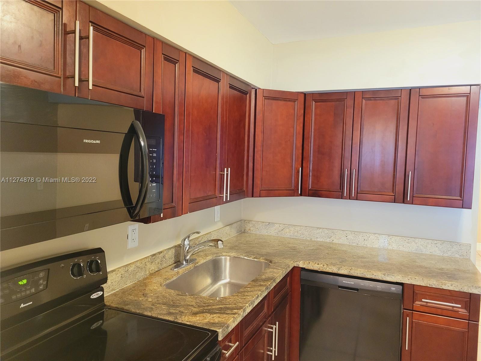 Building Photo - 2504 NW 9th Ln