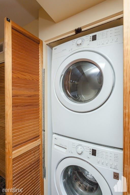 Building Photo - 8735 W Catherine Ave