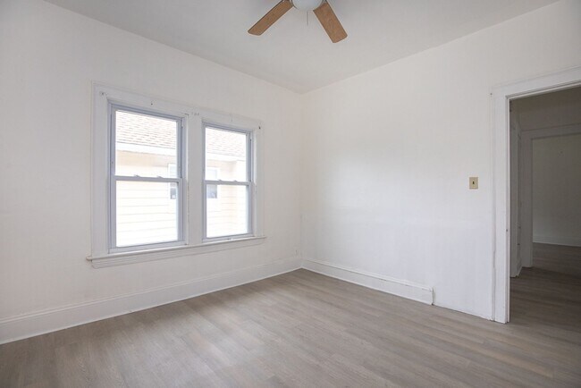 Building Photo - 2119 Lewis Dr