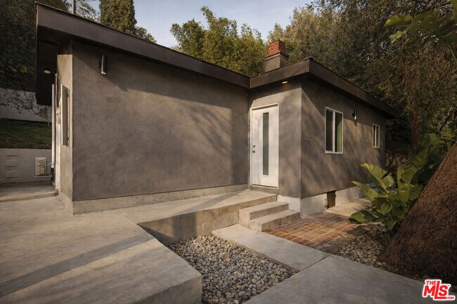 Building Photo - 2633 N Commonwealth Ave