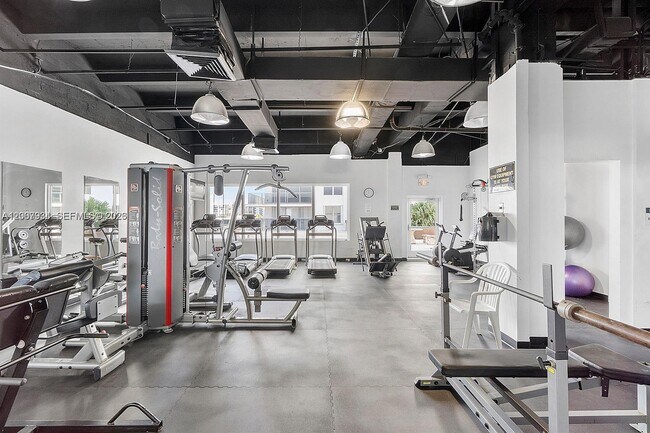 Building Photo - 2751 S Ocean Dr