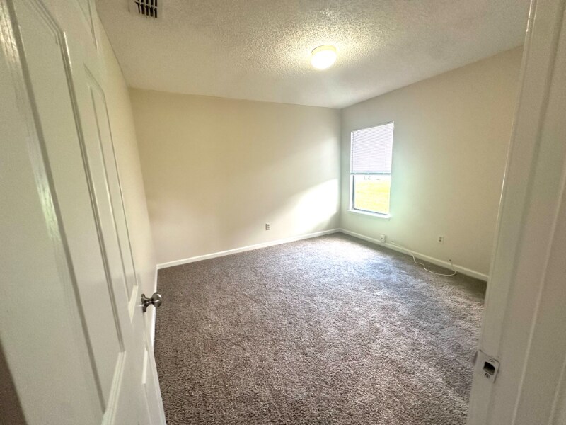 Building Photo - 345 Wildberry Ct