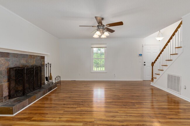 Building Photo - Charming 4-Bedroom Home in Prime Columbia ...