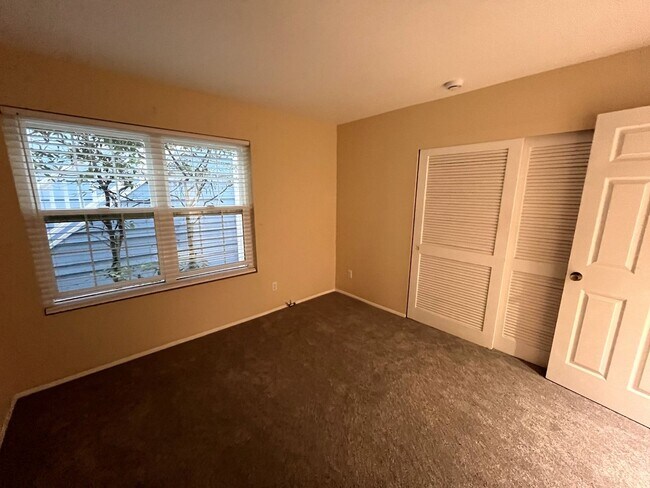 Building Photo - Mission Beach, 2 bedroom, 2 bathroom, with New Carpet, Parking, Laundry, Patio (807 Nantasket Ct....