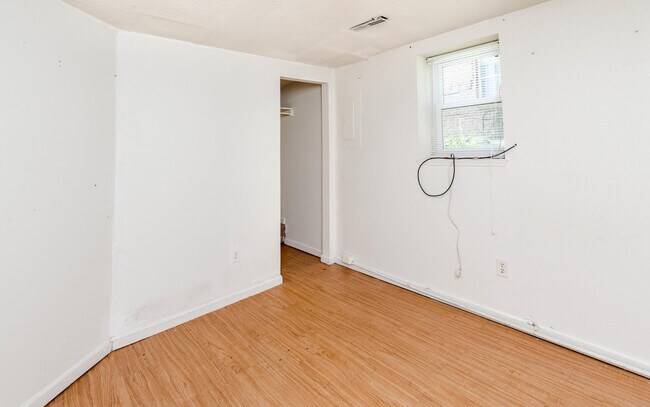 Building Photo - 213 Waugh St